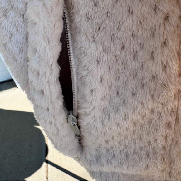 Elegant White-Cream Teddy Jacket - Picture 6 of 9